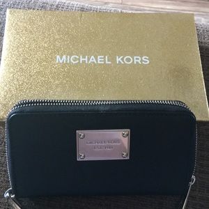 Michael Kors Wristlet Wallet